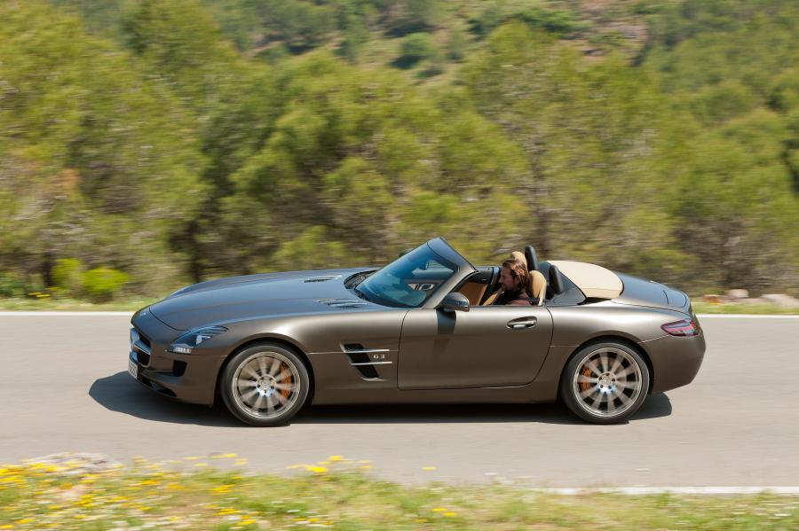  Mercedes-Benz SLS AMG Roadster 2012 года  (фото 32 из 198)